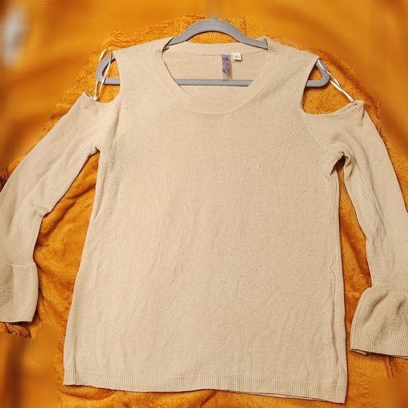 Alya Large Cold Shoulder Long Flaired Sleeve Sweater - Picture 2 of 10